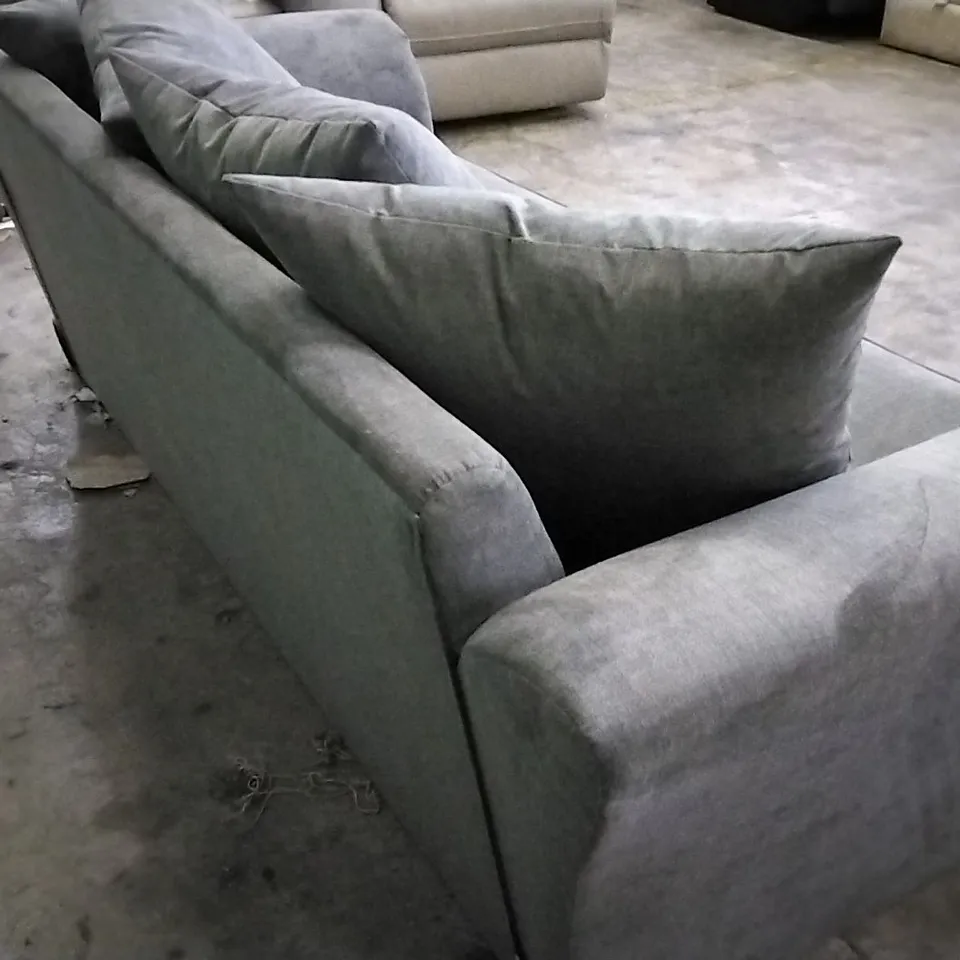 QUALITY DESIGNER LIGHT GREY FABRIC 3 SEATER SOFA WITH SCATTERBACK CUSHIONS