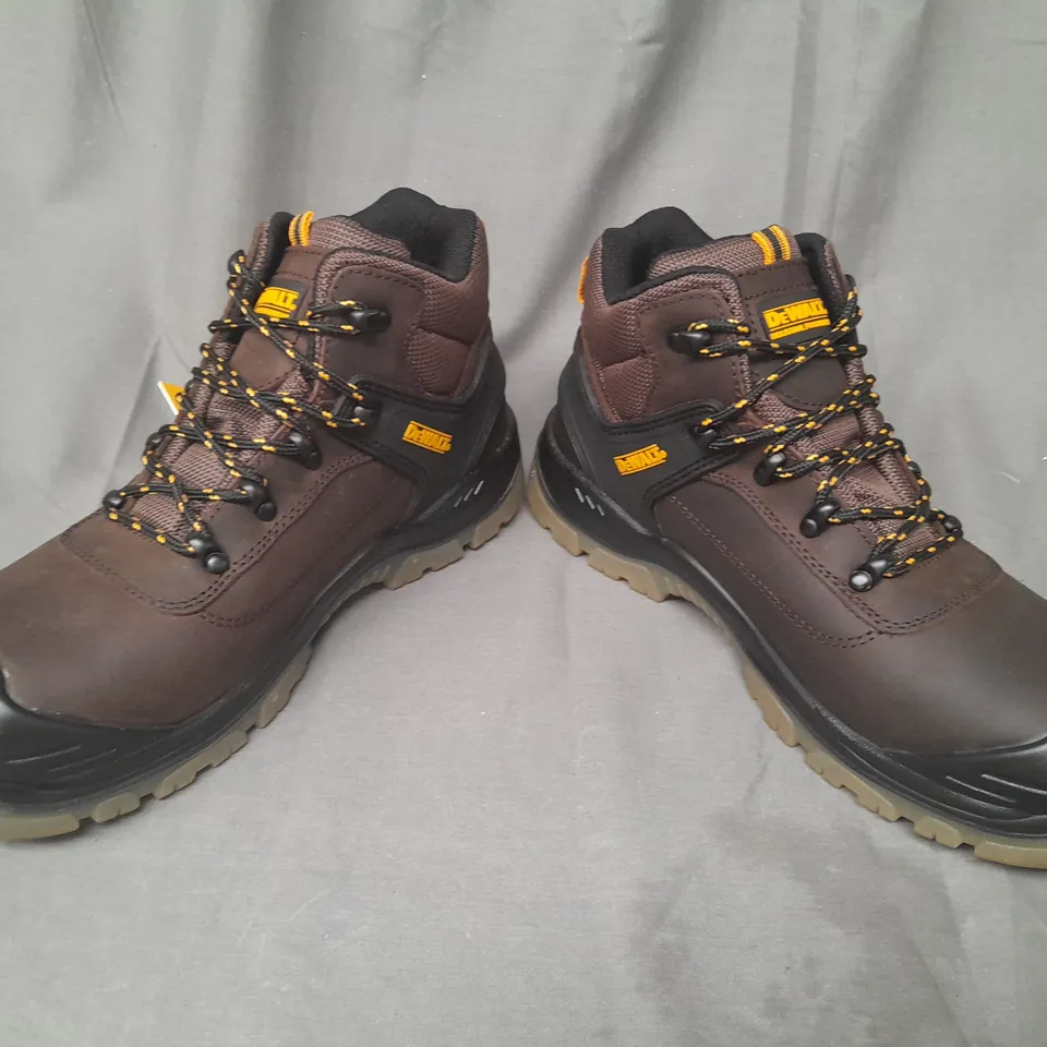 BOXED PAIR OF DEWALT NORTH DAKOTA STEEL TOE SAFETY BOOTS IN BROWN UK SIZE 9