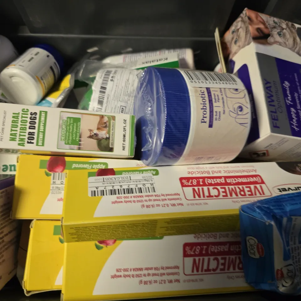 APPROXIMATELY 15 ASSORTED ITEMS TO INCLUDE - ANTINOL JOINT CARE PRO , NATURAL ANTIBIOTIC FOR DOGS, CLEAR FLEA TREATMENT ETC