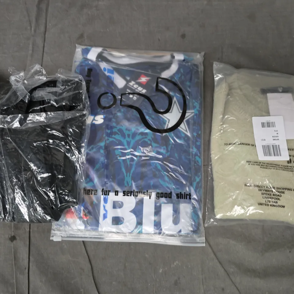 APPROXIMATELY 25 ASSORTED CLOTHING AND FASHION PRODUCTS IN VARIOUS STYLES AND SIZES - COLLECTION ONLY