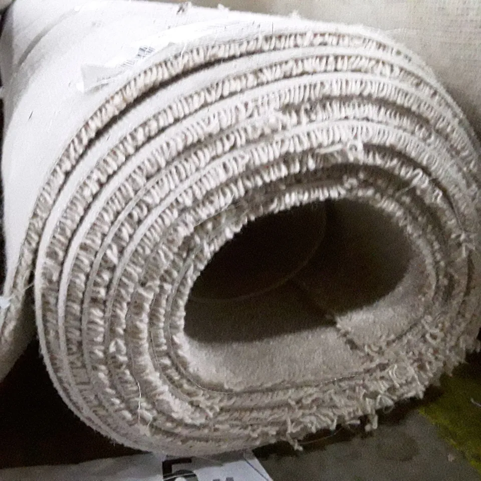 ROLL OF QUALITY DIMENSIONS 11 DIM PLAINS CARPET APPROXIMATELY 5×4.8M