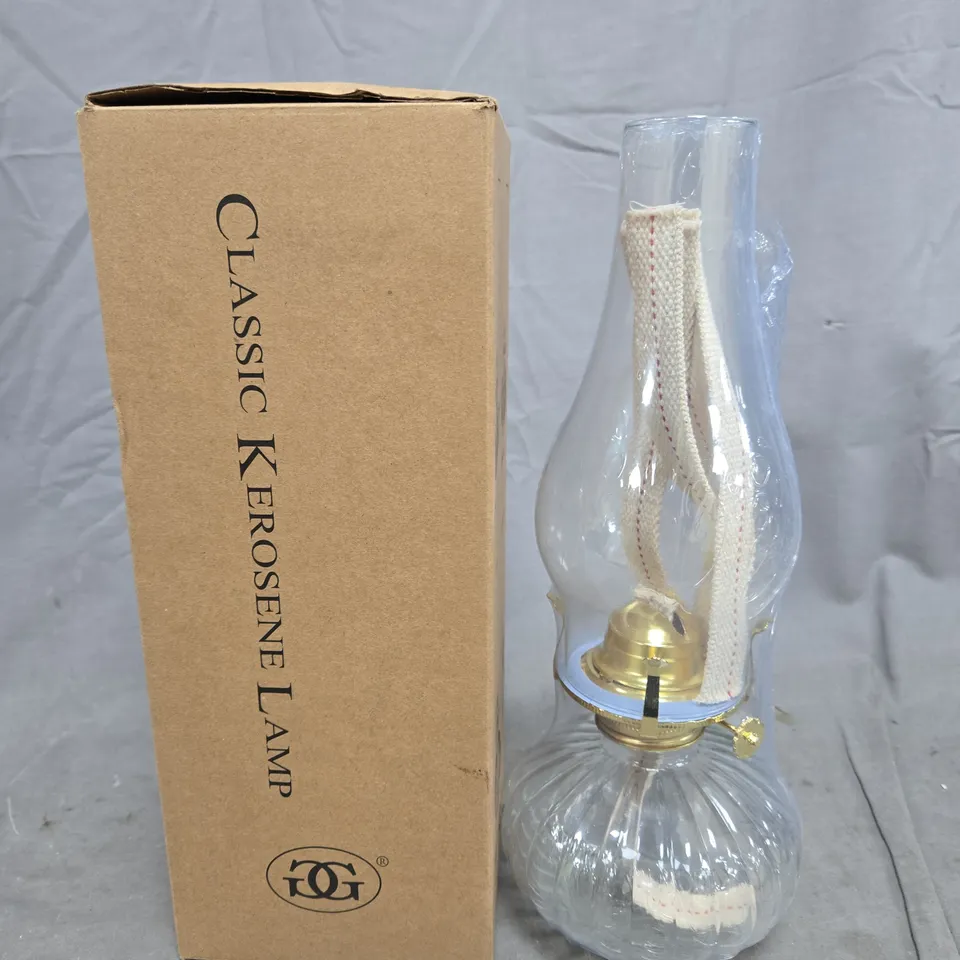 CLASSIC KEROSENE LAMP