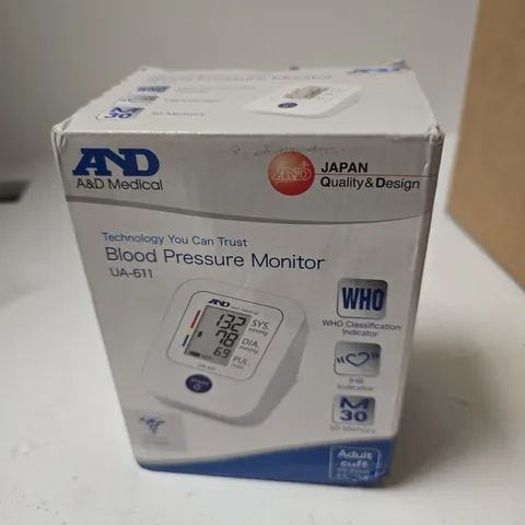 BOX OF APPROXIMATELY 15 ASSORTED ITEMS INCLUDING AND BLOOD PRESSURE MONITOR AND HYFLEX SAFETY GLOVES