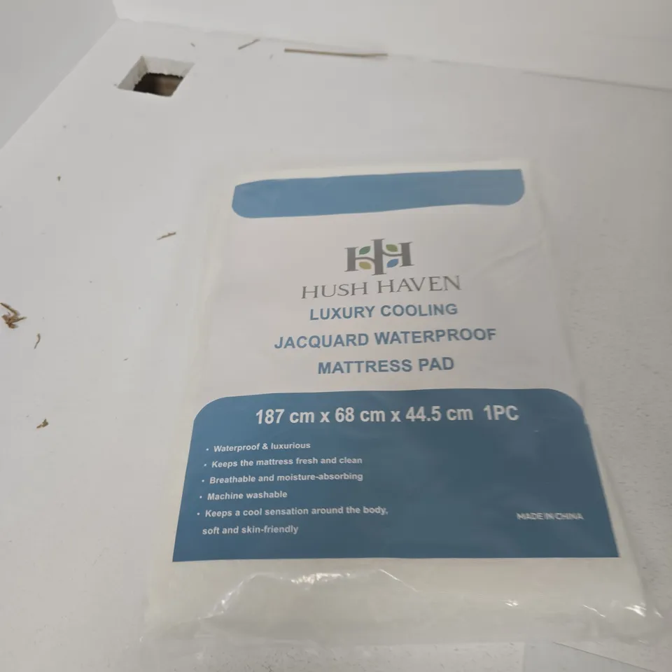 BOX OF APPROXIMATELY 15 ASSORTED ITEMS TO INCLUDE: HUSH HAVEN MATTRESS PAD