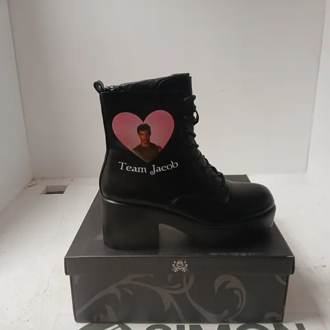 KOI TEAM JACOB HEART BOOTS – BLACK PLATFORM ANKLE BOOTS UK 6