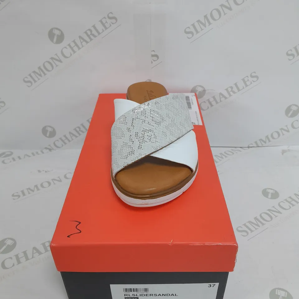 BOXED PAIR OF RUTH LANGSFORD LEATHER SANDALS IN WHITE SIZE 4