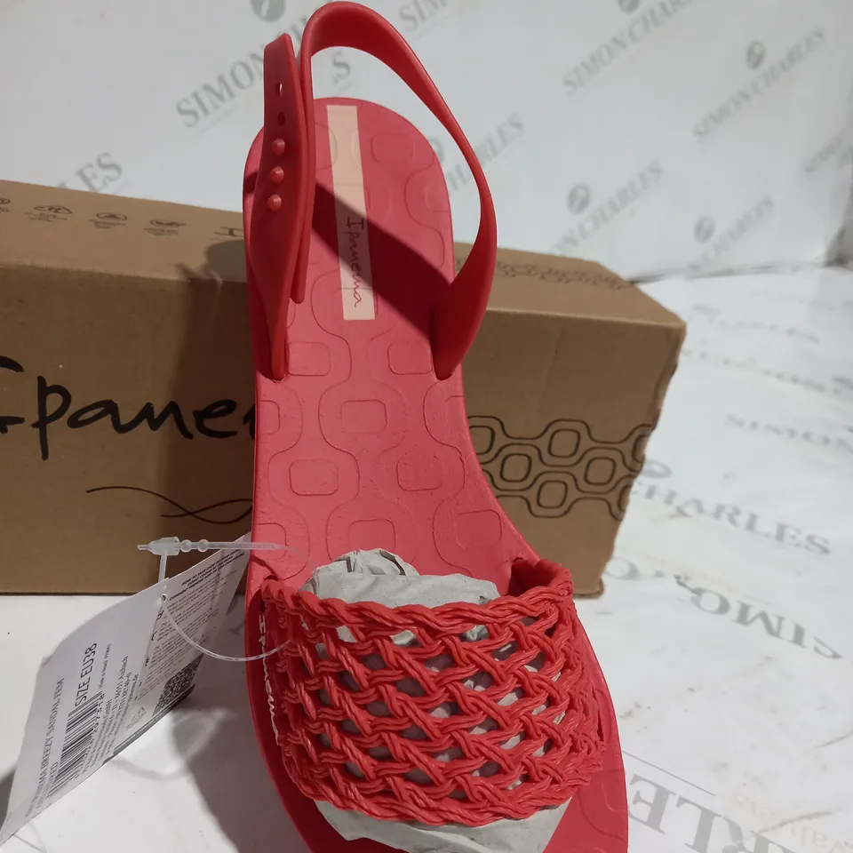 BOXED IPANEMA RED SANDAL SHOES - SIZE 5