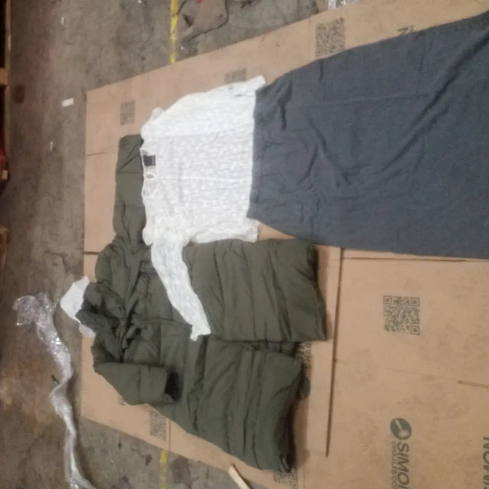 PALLET OF APPROXIMATELY 261 BRAND NEW WOMEN'S QUALITY DESIGNER CLOTHING ITEMS TO INCLUDE; JD WILLIAM'S PADDED COAT, JD WILLIAM'S LACE HIGH NECK TOP, JD WILLIAM'S ACD WASH SKIRT