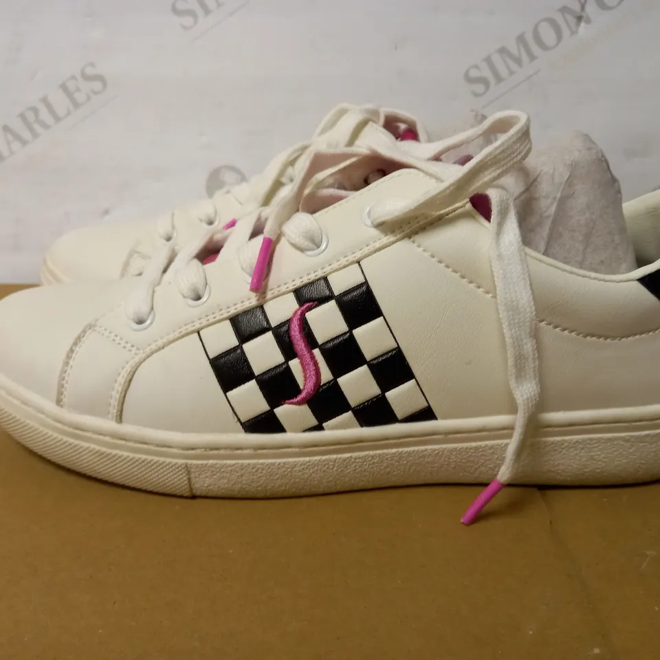 PAIR OF SKECHERS TRAINERS (WHITE), SIZE 5.5 UK