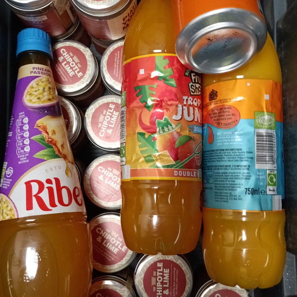 APPROXIMATELY 10 ASSORTED FOOD/DRINK PRODUCTS TO INCLUDE HOLLANDAISE SAUCE, HUEL DRINK, GARLIC SEASONING ETC 