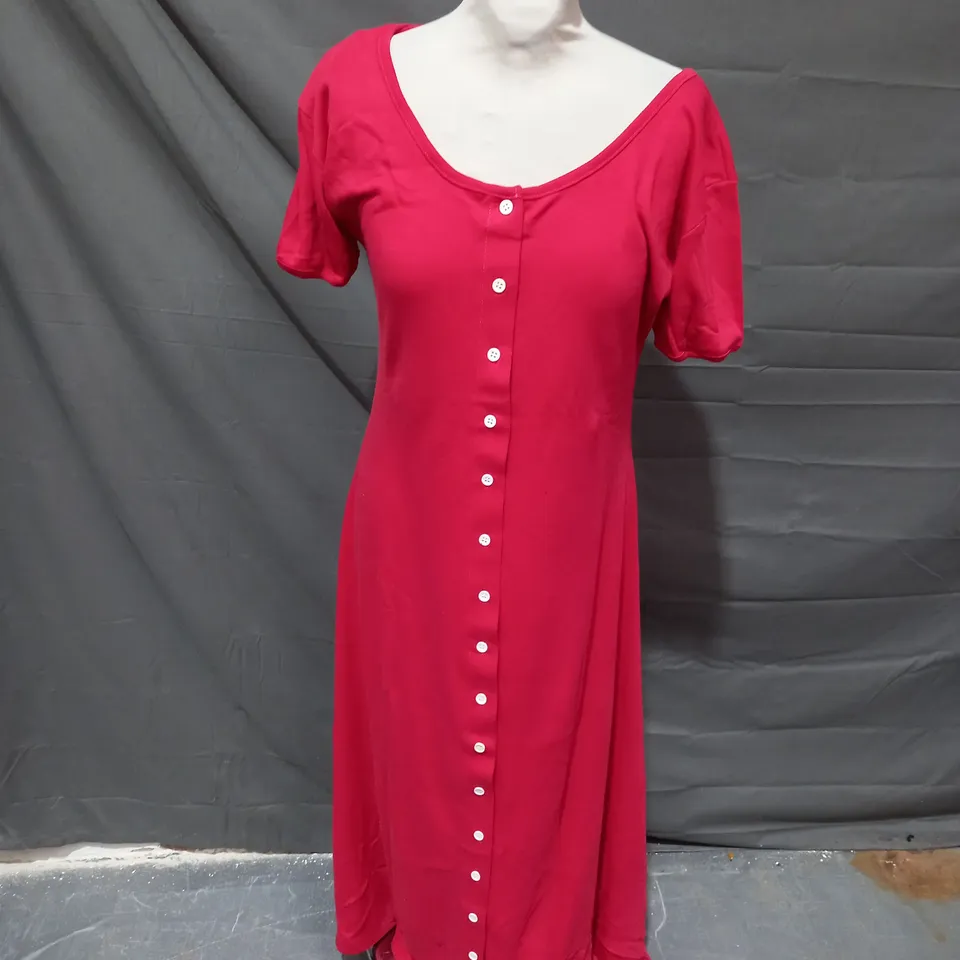 APPROXIMATELY 10 RED DRESS IN VARIOUS SIZES TO INCLUDE SIZE 12  
