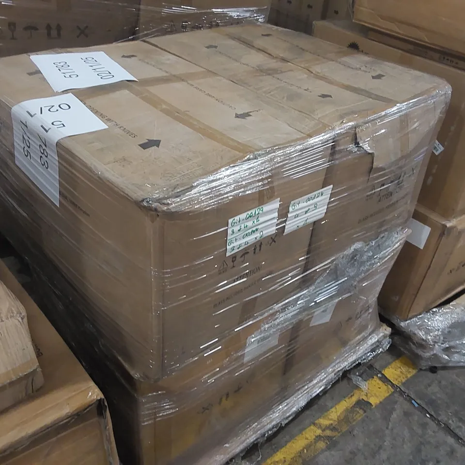 PALLET CONTAINING A LARGE QUANTITY OF ASSORTED GARDEN FURNITURE PARTS