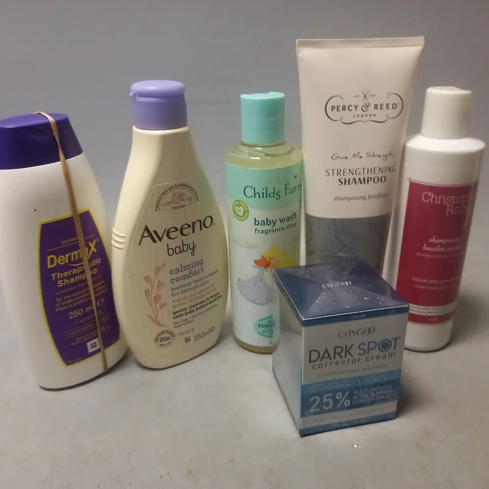 APPROXIMATELY 20 ASSORTED HEALTH AND BEAUTY ITEMS TO INCLUDE CITYGOO DARK SPOT CORRECTOR CREAM, CHRISTOPHE ROBIN COLOUR SHIELD SHAMPOO, PERCY REED SHAMPOO, AVEENO BABY BATH & WASH