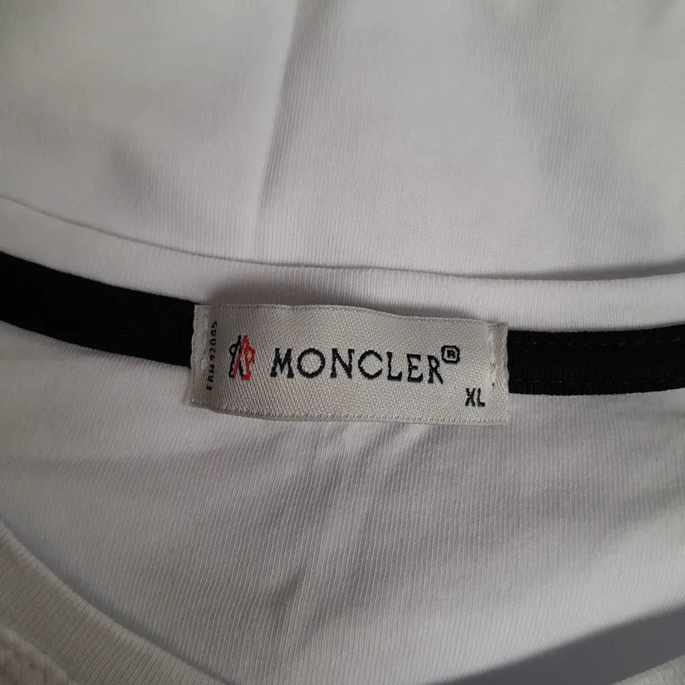 WHITE MONCLER T-SHIRT SIZE XL
