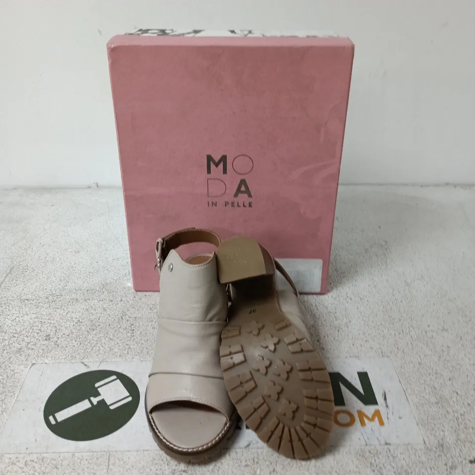 BOXED MODA IN PELLE SANDALS – BEIGE LEATHER BLOCK HEEL - UK 4