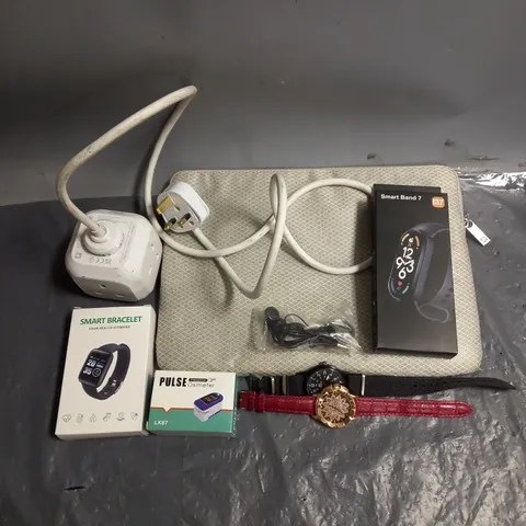 BOX OF APPROX 8 ASSORTED ITEMS TO INCLUDE - SMART BAND - WATCHES - EXTENSION CORD - ETC