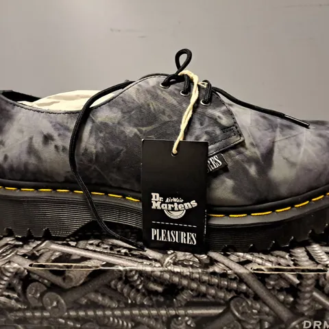 BOXED DR MARTENS 1461 BEX PLEASURES IN BLACK & WHITE - SIZE UK 10