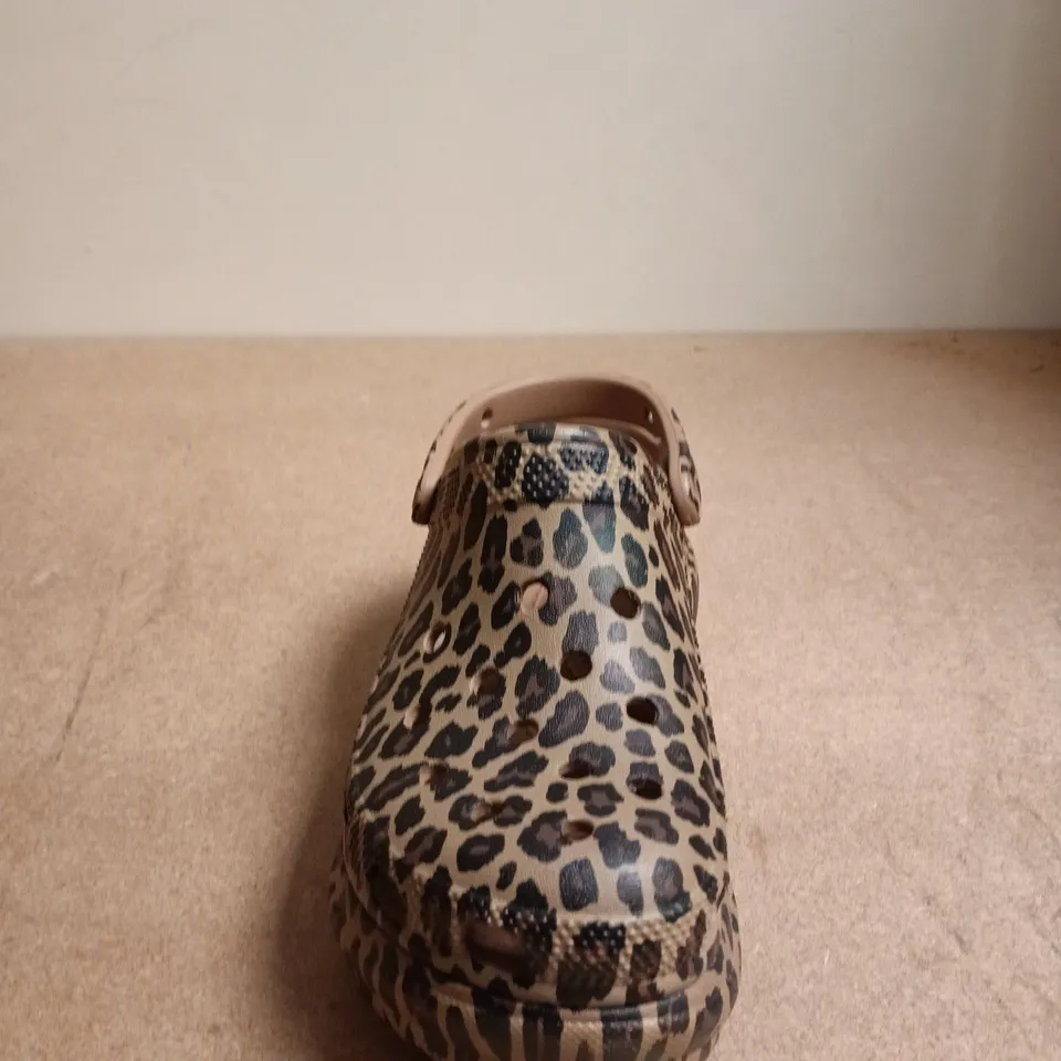 CROCS LEOPARD PRINT CLOGS – UNBOXED - SIZE 7