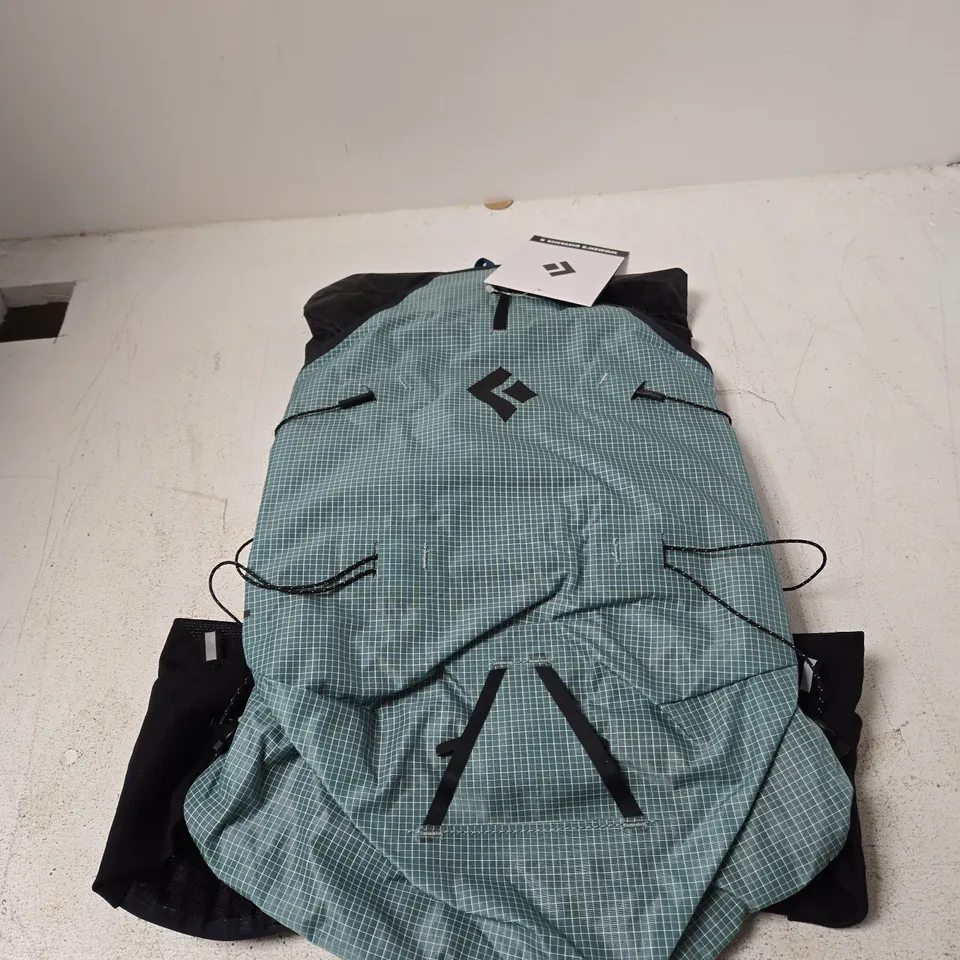 BLACK DIAMOND WOMEN'S DISTANCE 8 BACKPACK GLACIER – HIKING DAYPACK
