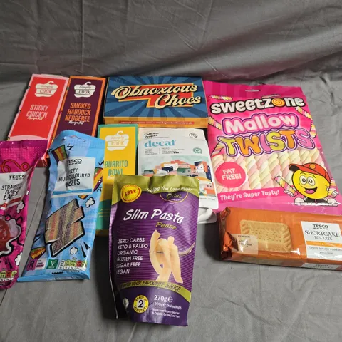 APPROXIMATELY 5 ASSORTED FOOD &DRINK ITEMS TO INCLUDE - SLIM PASTA, SHORTCAKE BISCUITS AND ASSORTED SWEETS - COLLECTION ONLY
