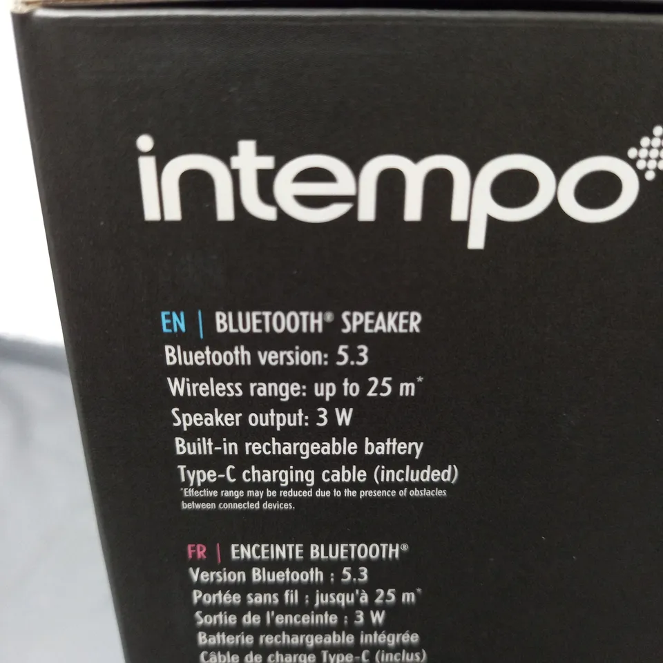 BOXED BRAND NEW INTEMPO LED NEON FLAMINGO SPEAKER