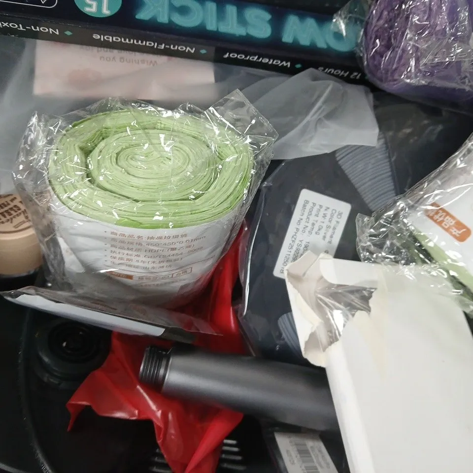 APPROXIMATELY 10 ASSORTED HOUSEHOLD ITEMS TO INCLUDE DOG PAW PROTECTOR, ETC