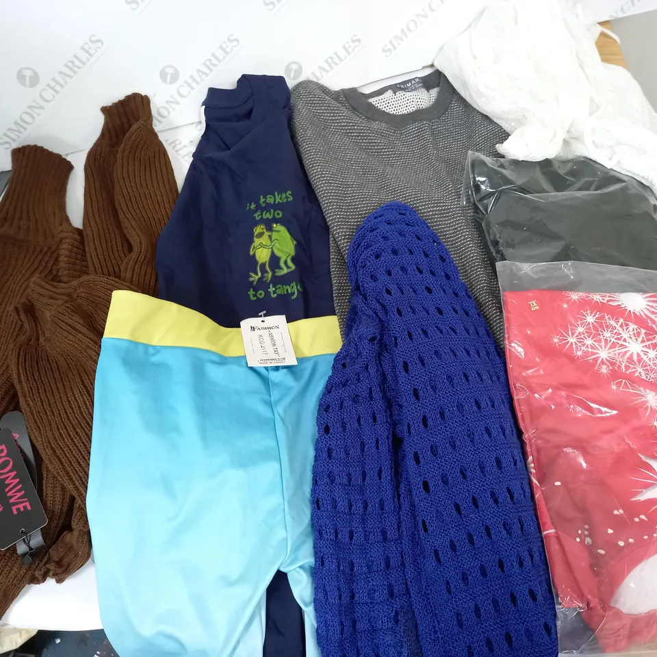 LARGE QUANTITY OF ASSORTED CLOTHING ITEMS TO INCLUDE ROMWE, PRIMARK AND JACK WILLS