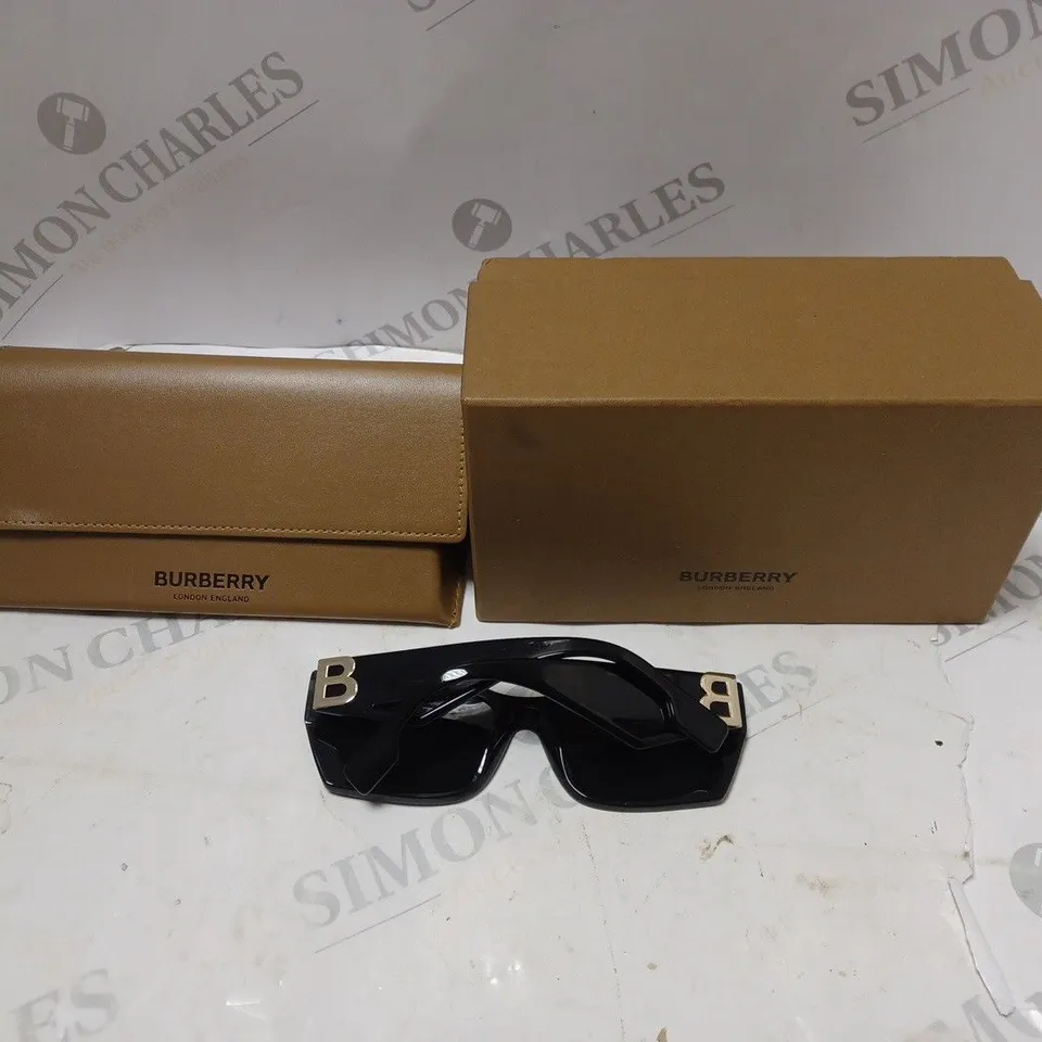 BOXED BURBERRY SUNGLASSES