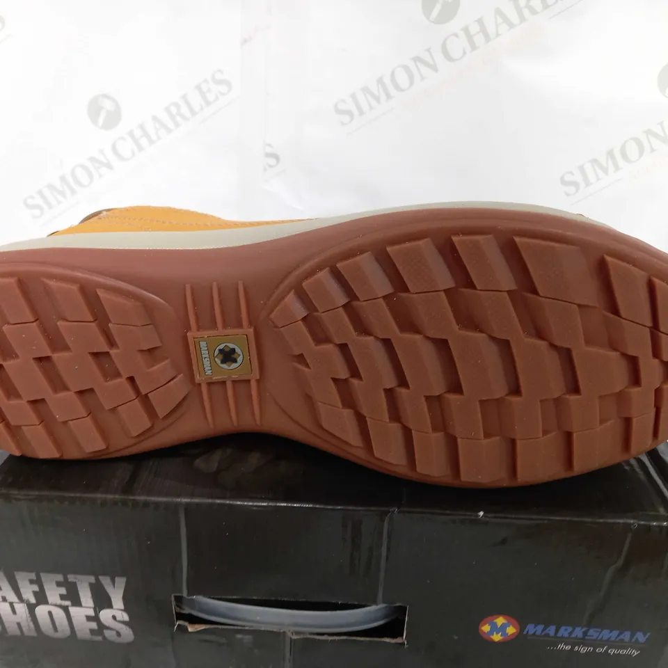 BOXED PAIR OF MARKSMAN LEATHER LACE UP SAFETY BOOTS IN HONEY - UK 12