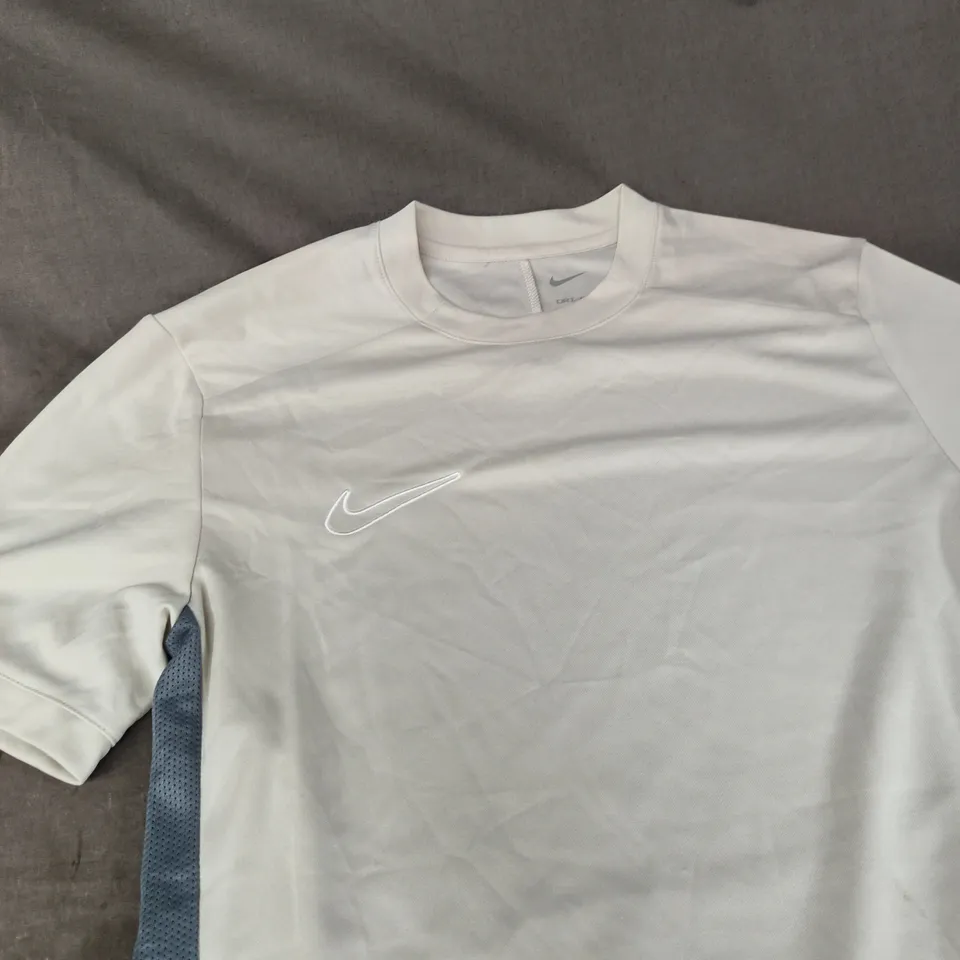 NIKE DRI-FIT T-SHIRT – SIZE S