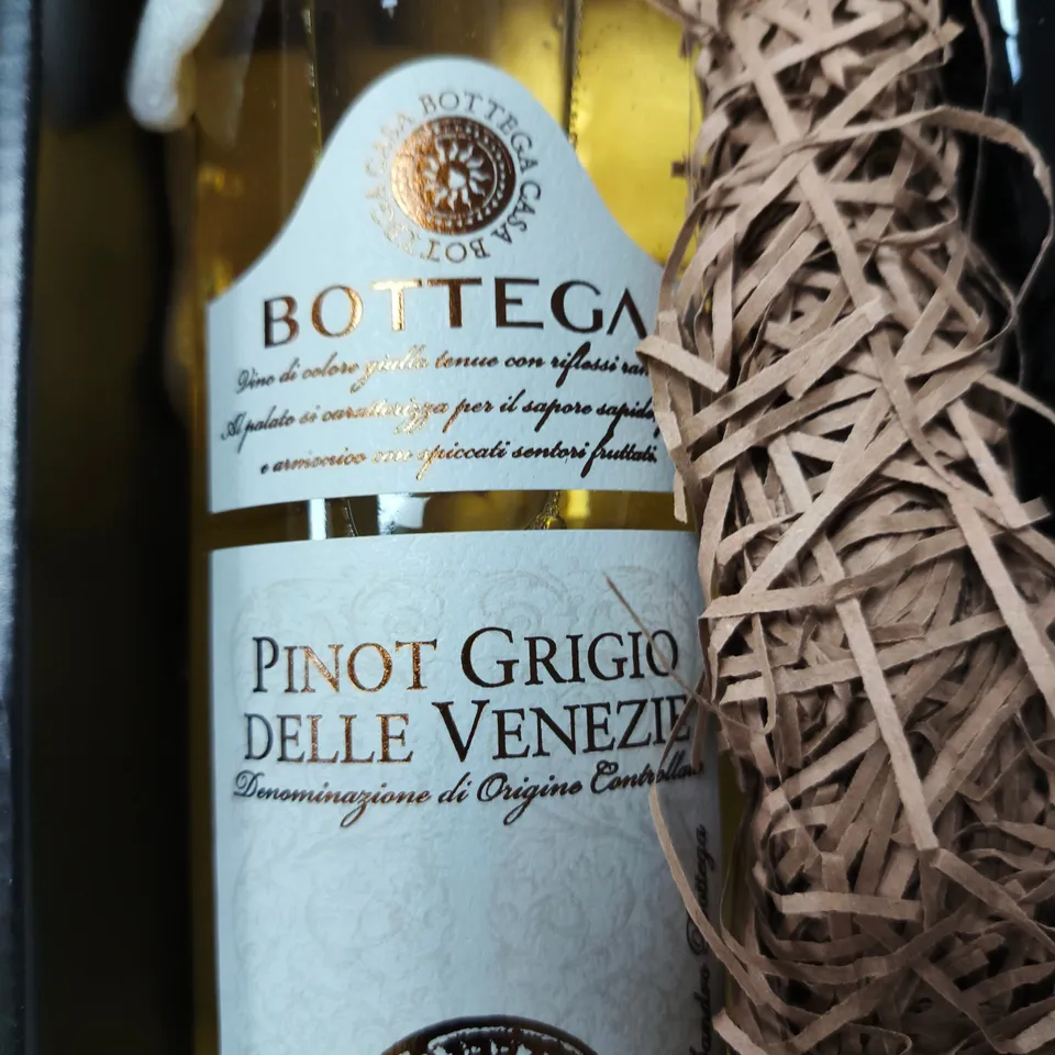 HAMPERS OF DISTINCTION 1926 BOTTEGA CABERNET SAUVIGNON TRE VENEZIE 2023 & PINOT GRIGIO DELLE VENEZIE – WINE HAMPER (2 BOTTLES)