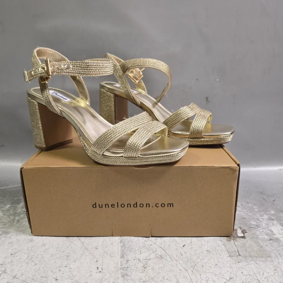 BOXED PAIR OF DUNE LONDON 392 MANIFES OPEN TOE BLOCK HEEL SANDALS IN METALLIC GOLD SIZE 5