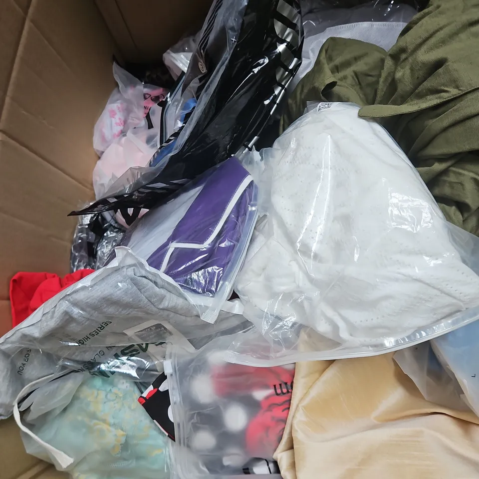 BOX OF APPROXIMATELY 20 ASSORTED CLOTHING ITEMS TO INCLUDE JUMPER, TROUSERS, SHORTS, ETC
