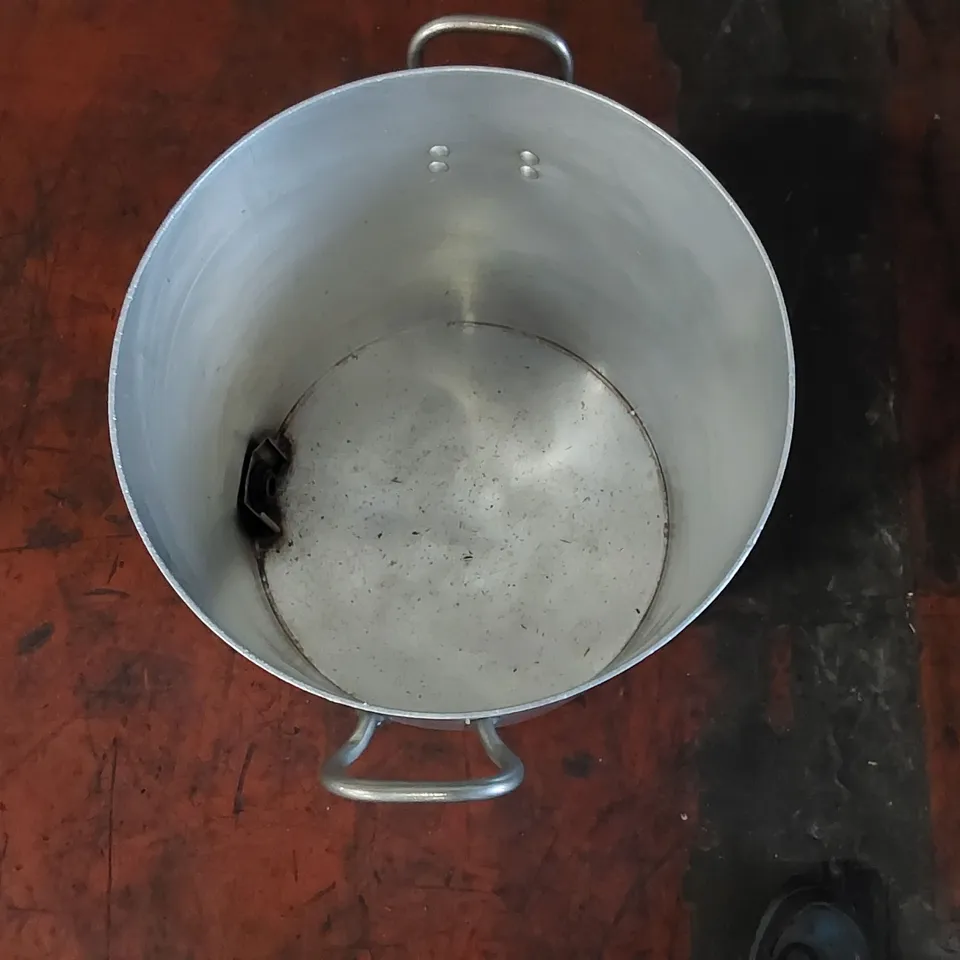 VINTAGE METAL HOT WATER URN