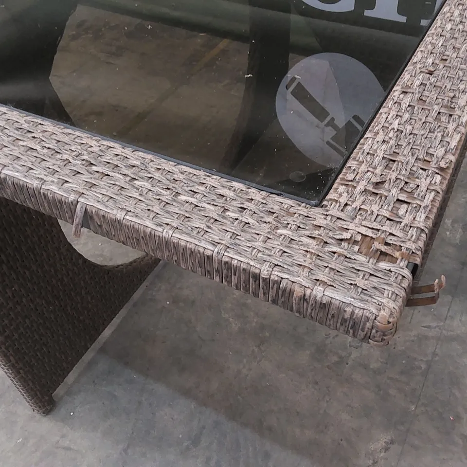 DESIGNER GARDEN & PATIO RATTAN DINING TABLE SET WITH CHAIRS AND COVER