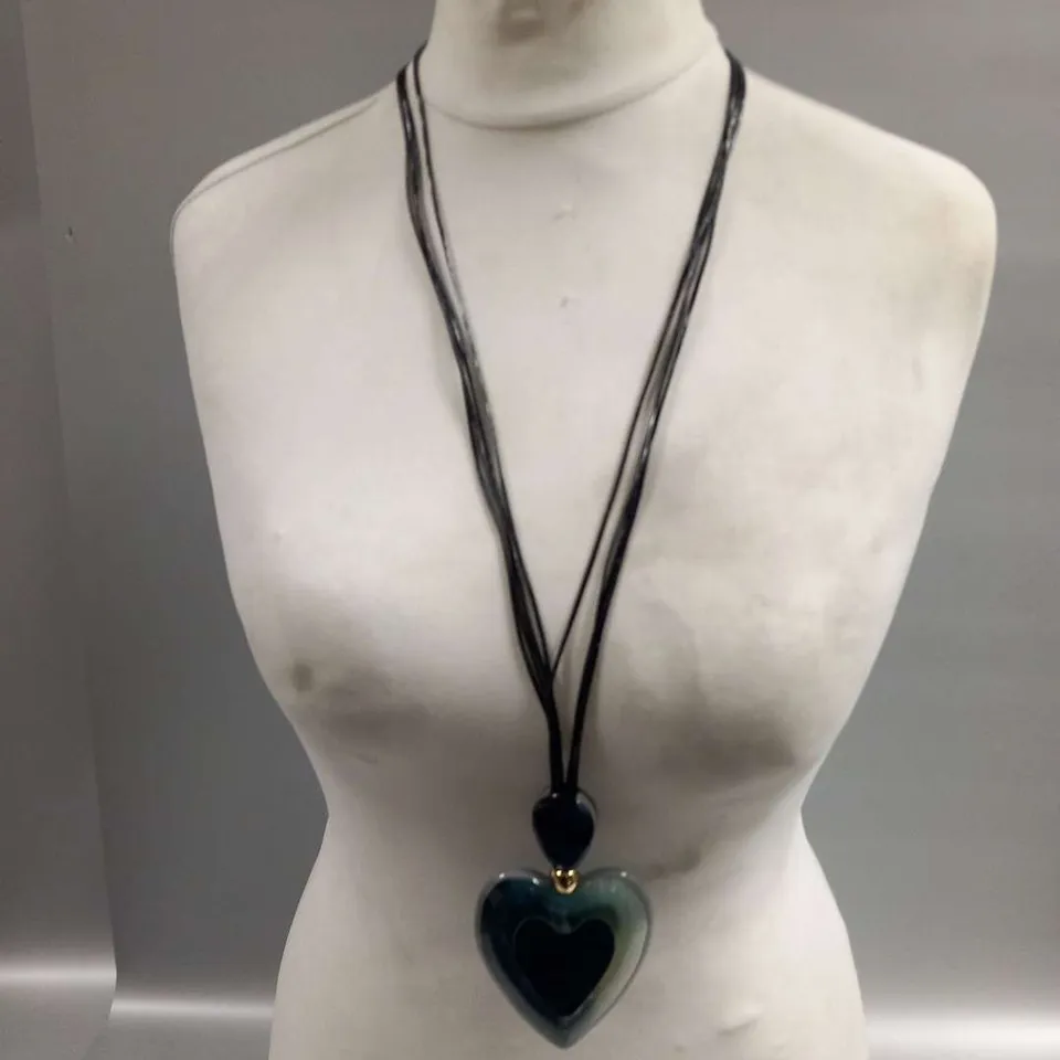 BRAND NEW BROWN PEPPER HANDBAGS HEART NECKLACE