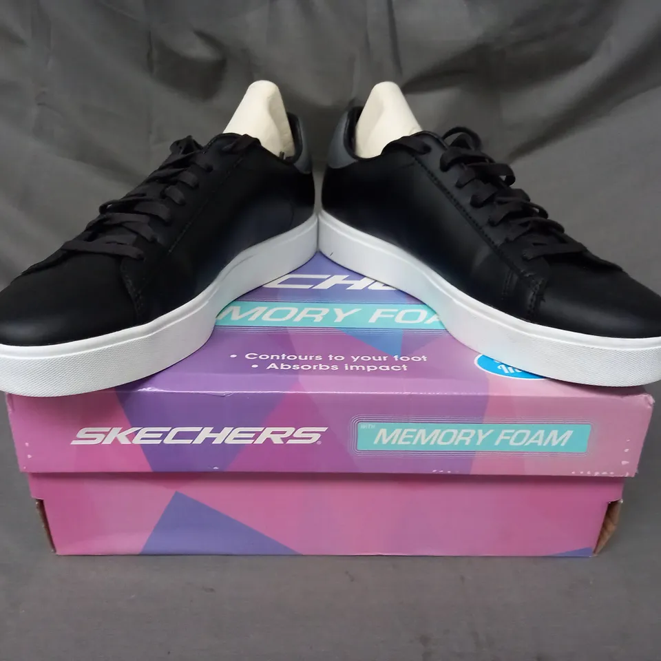 BOXED PAIR OF SKECHERS COURT CLASSIC EDEN TRAINERS IN BLACK SIZE 7 