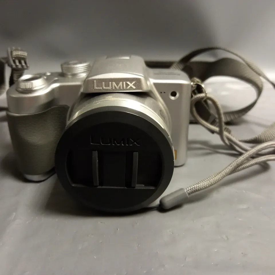 PANASONIC LUMIX DIGITAL CAMERA MODEL DMC-FZ5EB WITH 12X OPTICAL ZOOM 35MM 36-432