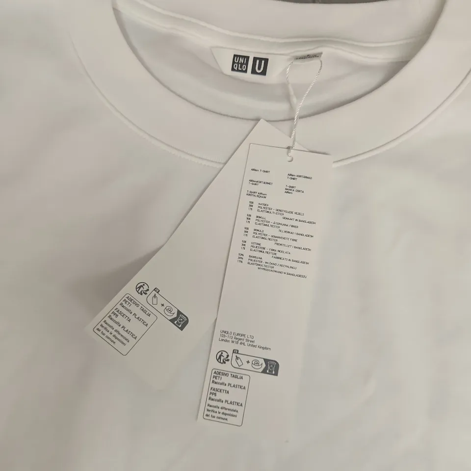 UNIQLO TEE IN WHITE - LARGE