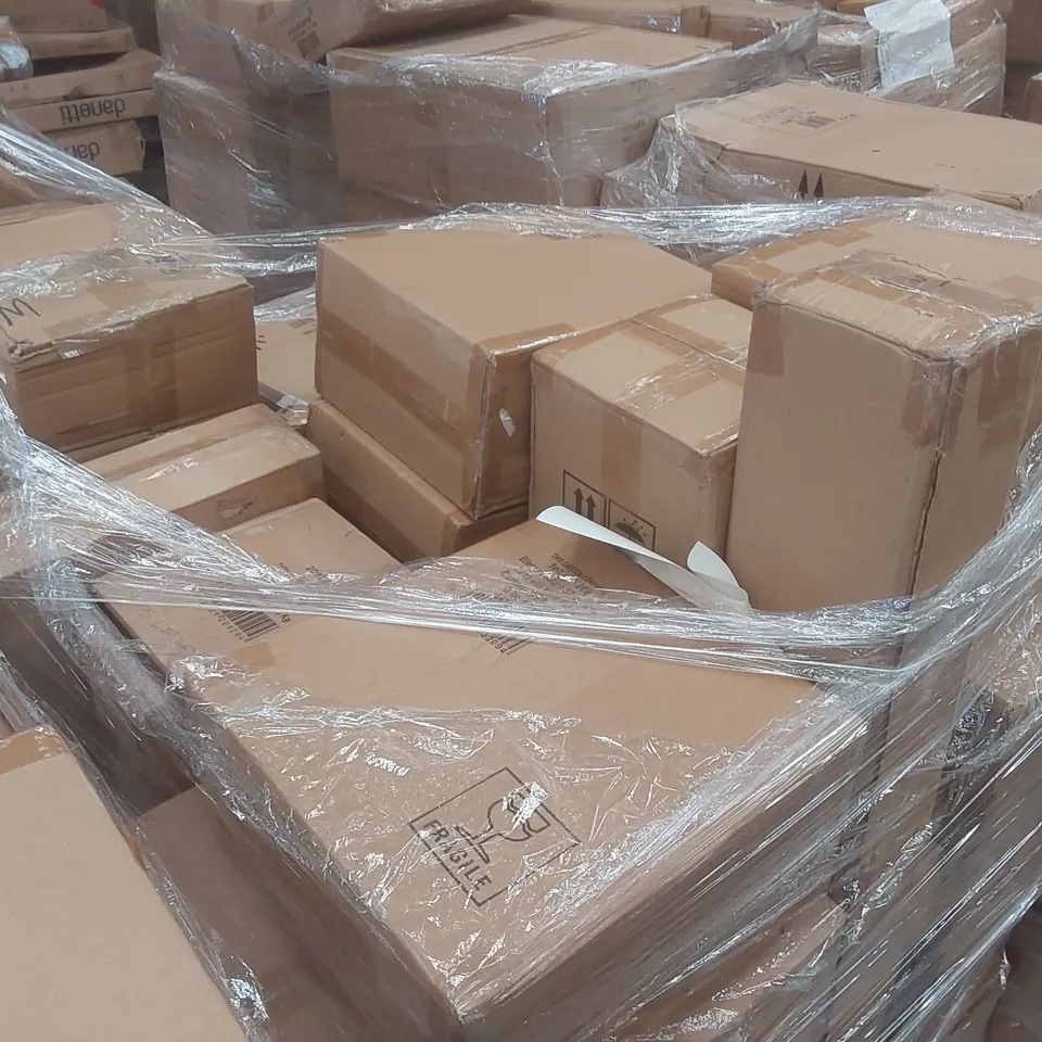 PALLET CONTAINING A LARGE QUANTITY OF ASSORTED LIGHTING PRODUCTS