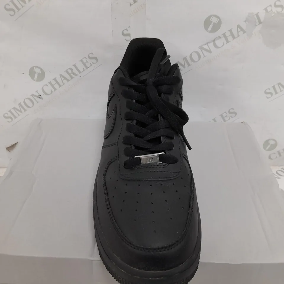 BOXED PAIR OF NIKE AIR FORCE 1 '07 IN BLACK - UK 10