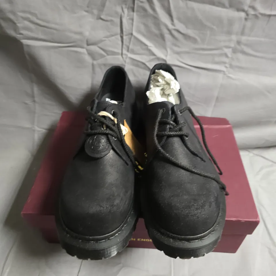 BOXED PAIR OF DR.MARTENS WAX COMMANDER SHOES - UK SIZE 9.5