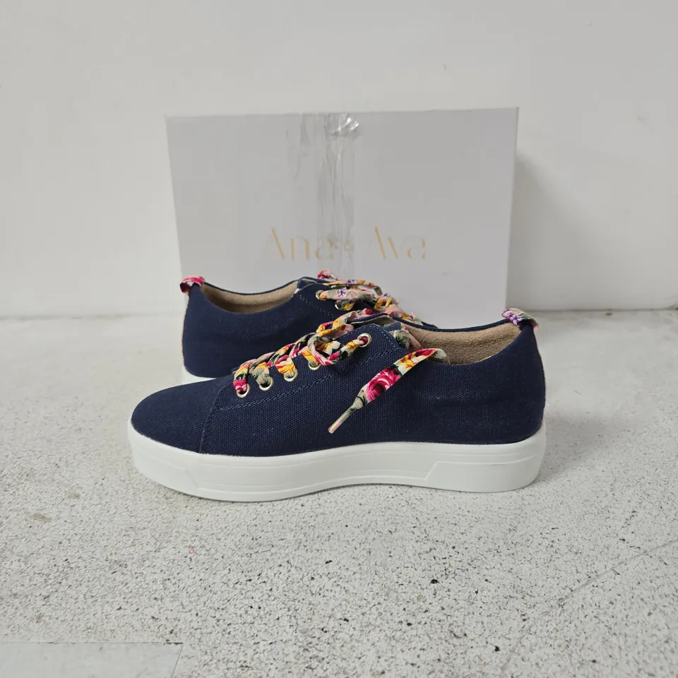 WOMEN’S DENIM FLORAL-ACCENT SNEAKERS, UK 6 (EU 39)