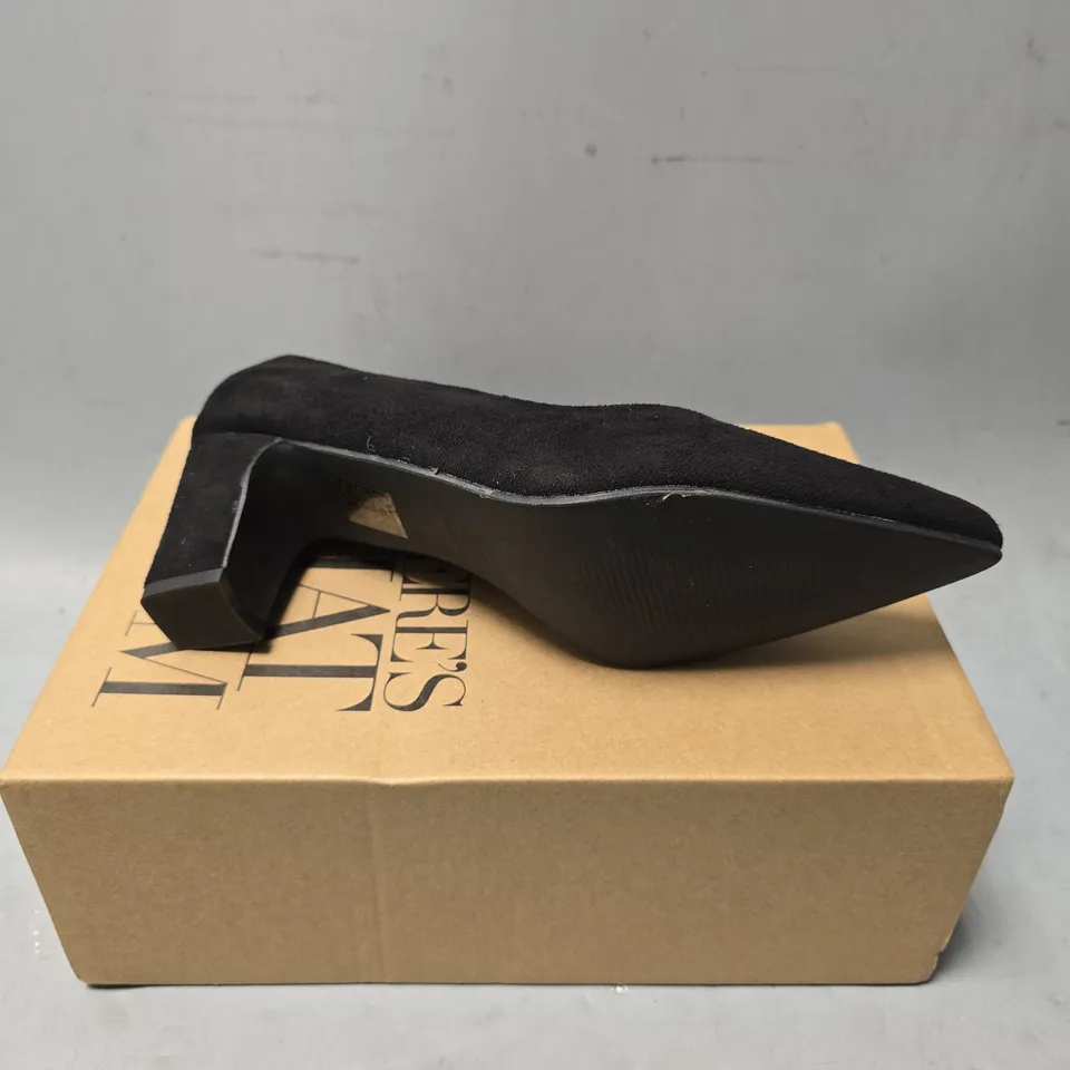 BOXED WHERES THAT FROM BLACK WEDGE SHOE - UK 5 