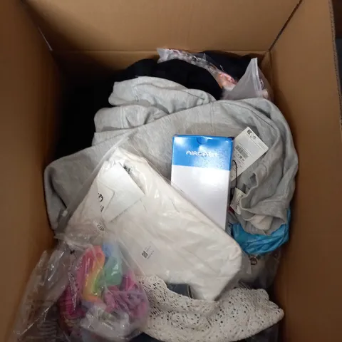 BOX OF APPROX 35 ASSORTED CLOTHING ITEMS TO INCLUDE - DRESSES, T-SHIRTS AND TROUSERS