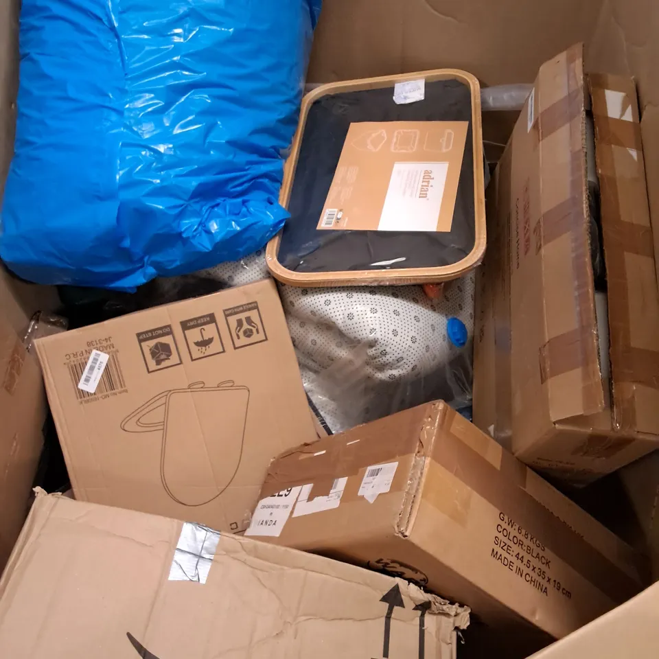 PALLET OF ASSORTED HOUSEHOLD ITEMS TO INCLUDE STREAM PRESSURE WASHER, BABY BATH SEAT AND X-ZONE PET CARRIER