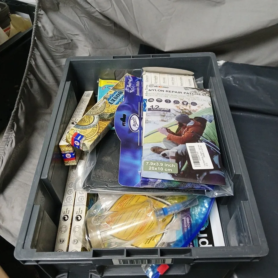 APPROXIMATELY 15 ASSORTED HOUSEHOLD ITEMS TO INCLUDE INCENSE SET, PET HAIR DISSOLVER, NYLON REPAIR PATCHES ETC