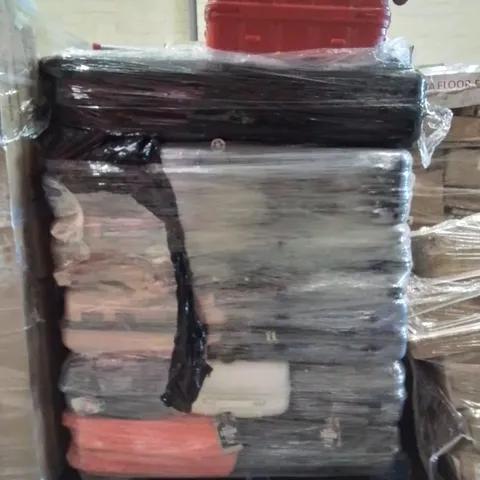 PALLET CONTAINING MULTIPLE SUITCASES