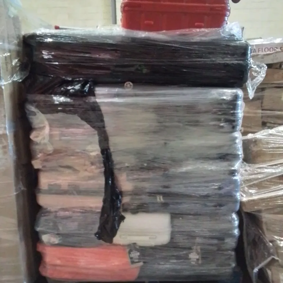 PALLET CONTAINING MULTIPLE SUITCASES