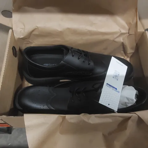 BRAND NEW BOXED SHOES FOR CREWS EXECUTIVE WING TIP IV SHOES - SIZE 10